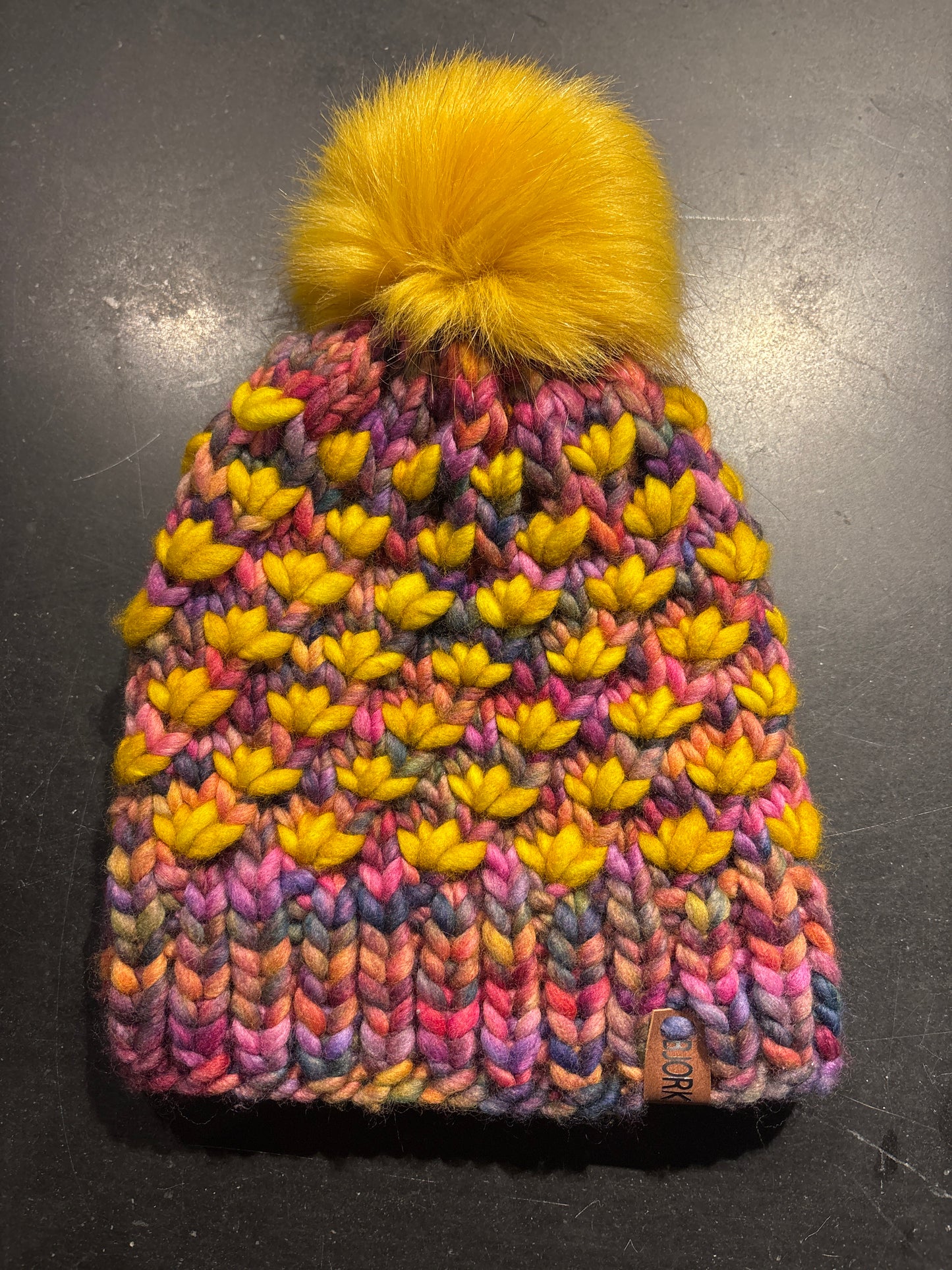 Frostròs | Hat With Pom Pom