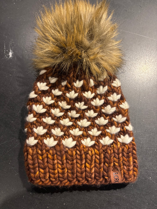 Frostròs | Hat With Pom Pom