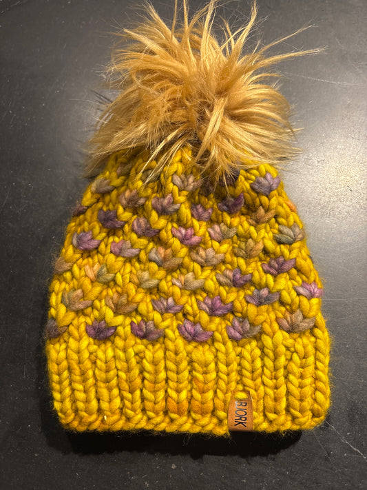 Frostròs | Hat With Pom Pom
