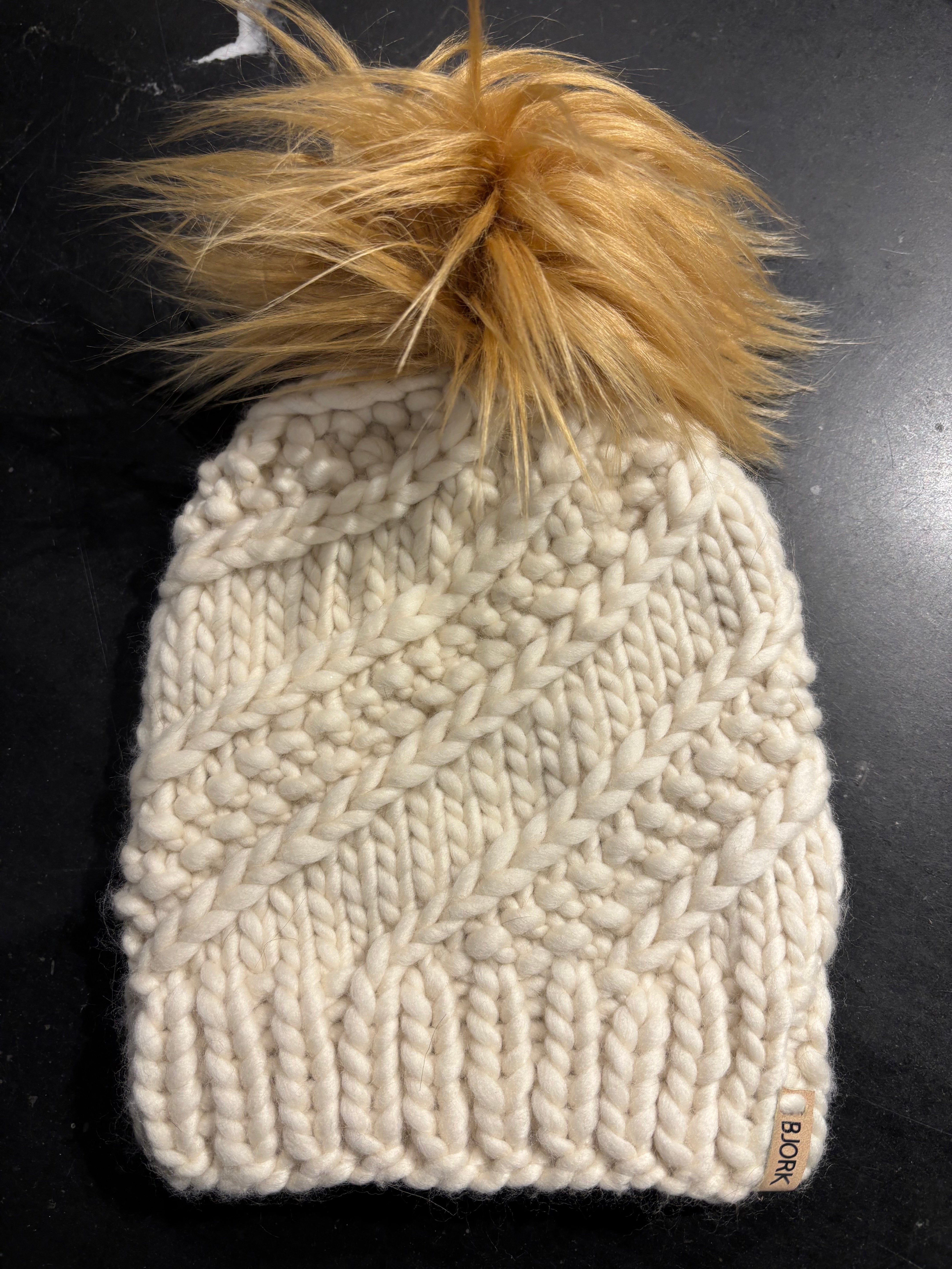 Fura | Hat With Pom Pom