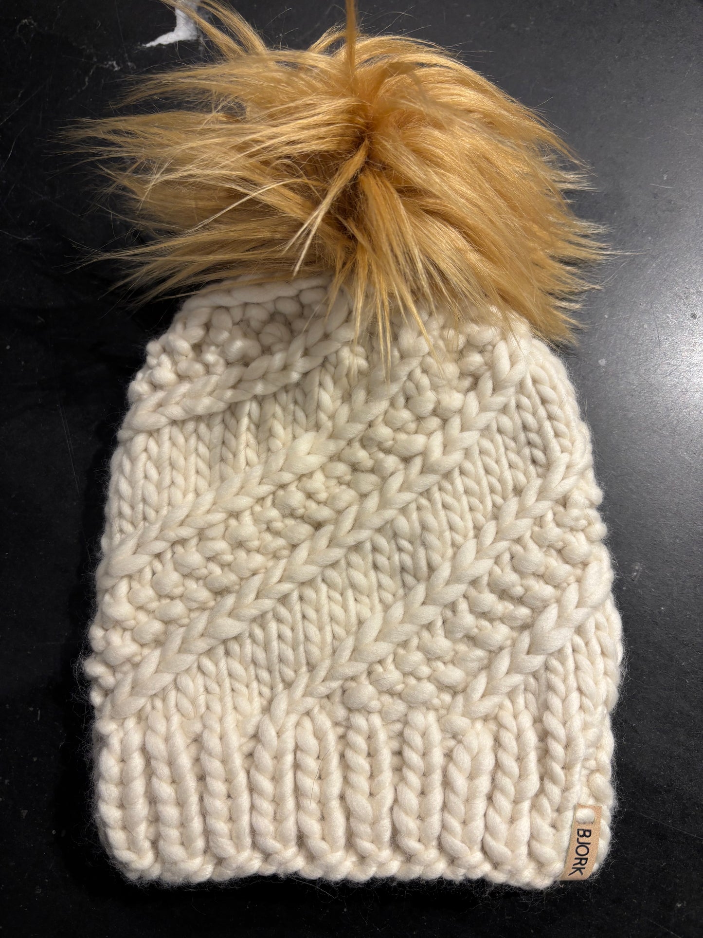 Fura | Hat With Pom Pom