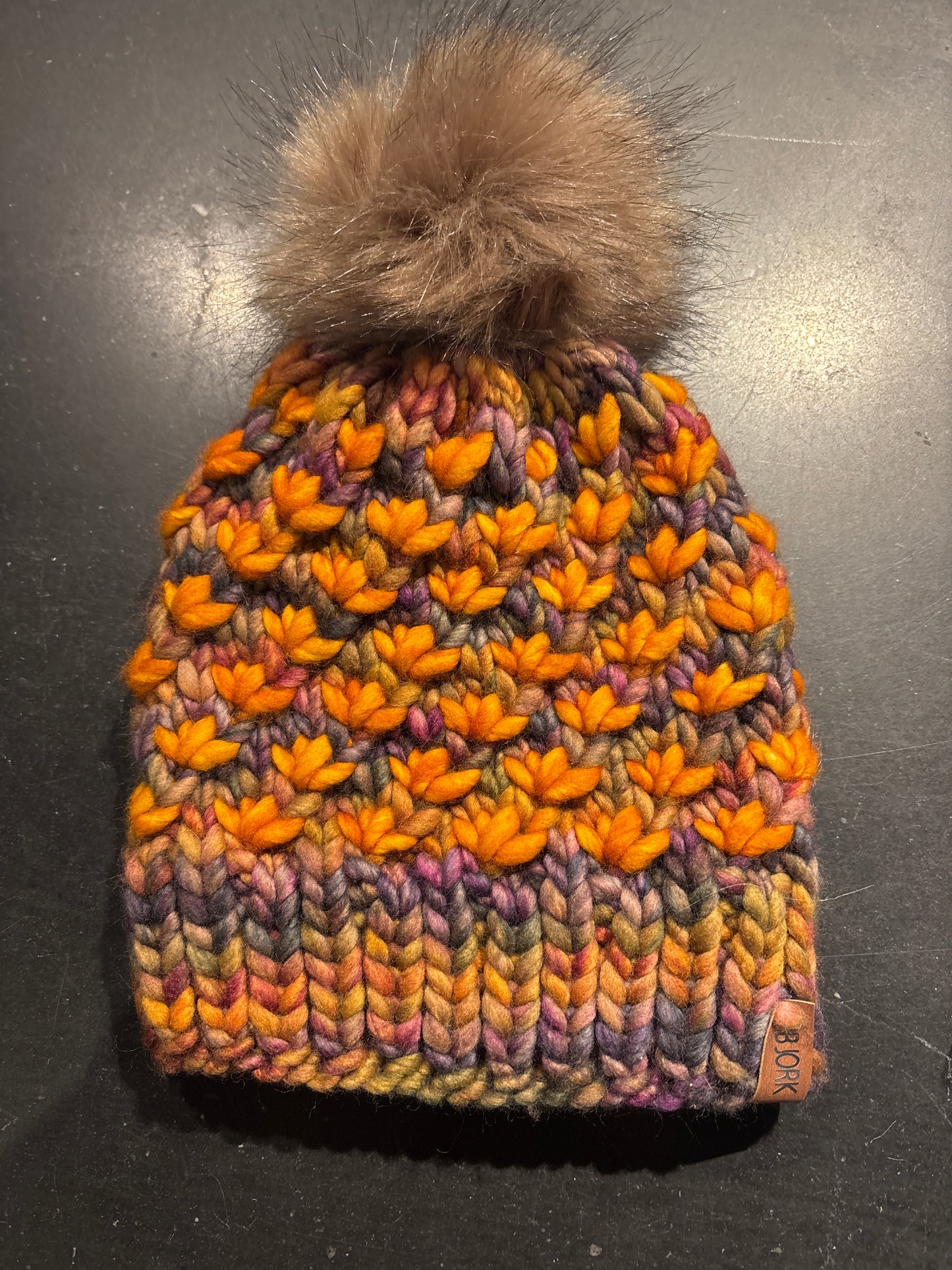 Frostròs | Hat With Pom Pom
