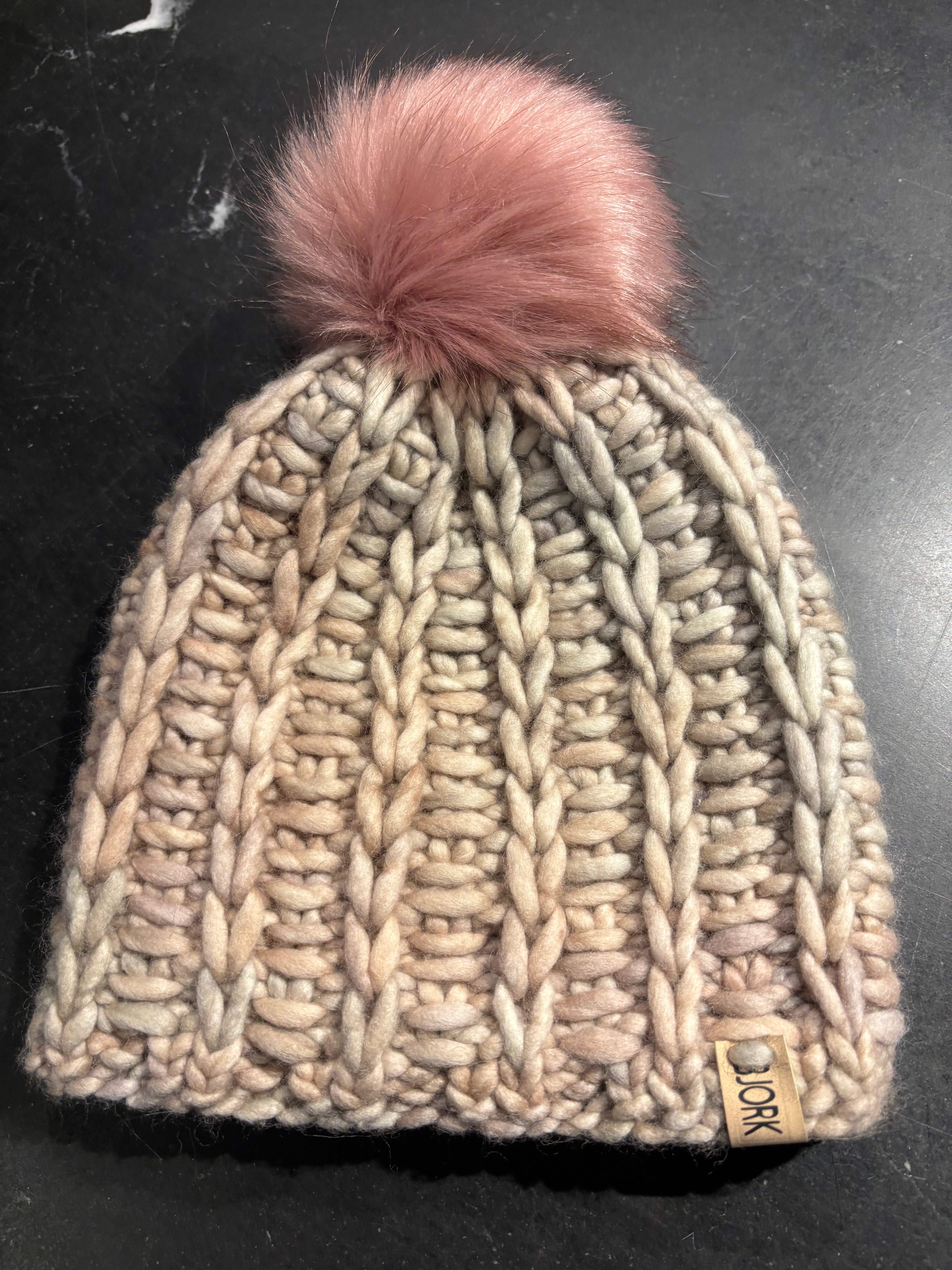 Fjara | Knit Hat with Detachable Pom Pom