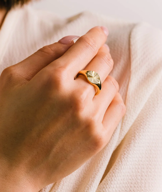 Demi Fine Coin Signet | Ring