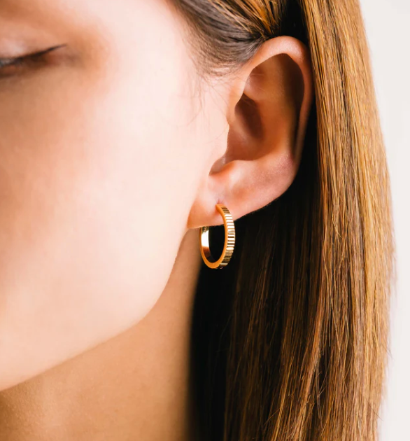 Demi Fine | Fluted Hoops 20mm