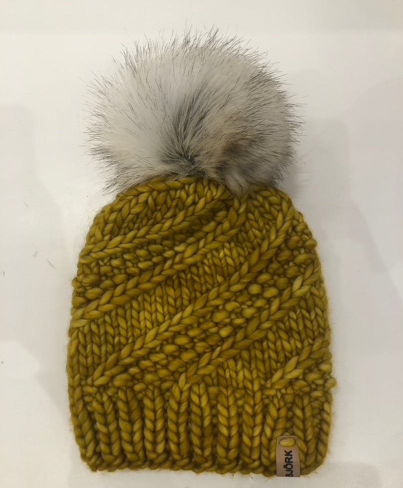 Fura | Hat With Pom Pom